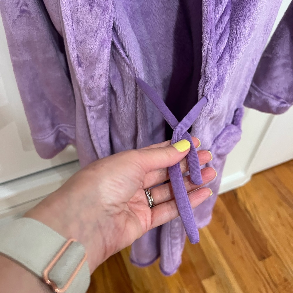 Girls’ Plush Robe! - Picture 5 of 7
